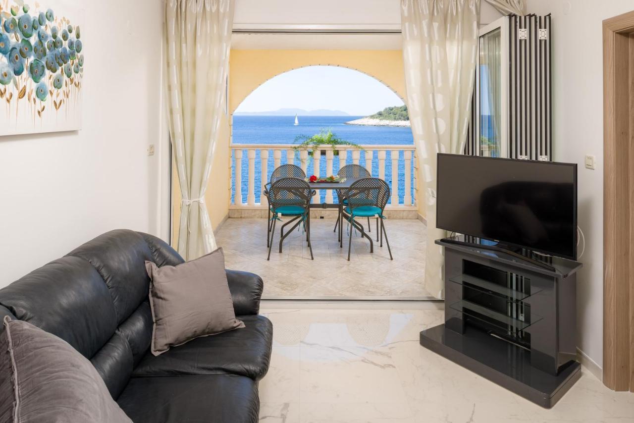 Luxury Bellavista Amazing Sea Holidays With Private Beach & Parking 밀나 외부 사진